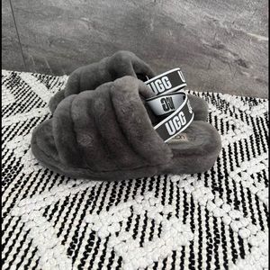 New never worn size 8 uggs slippers